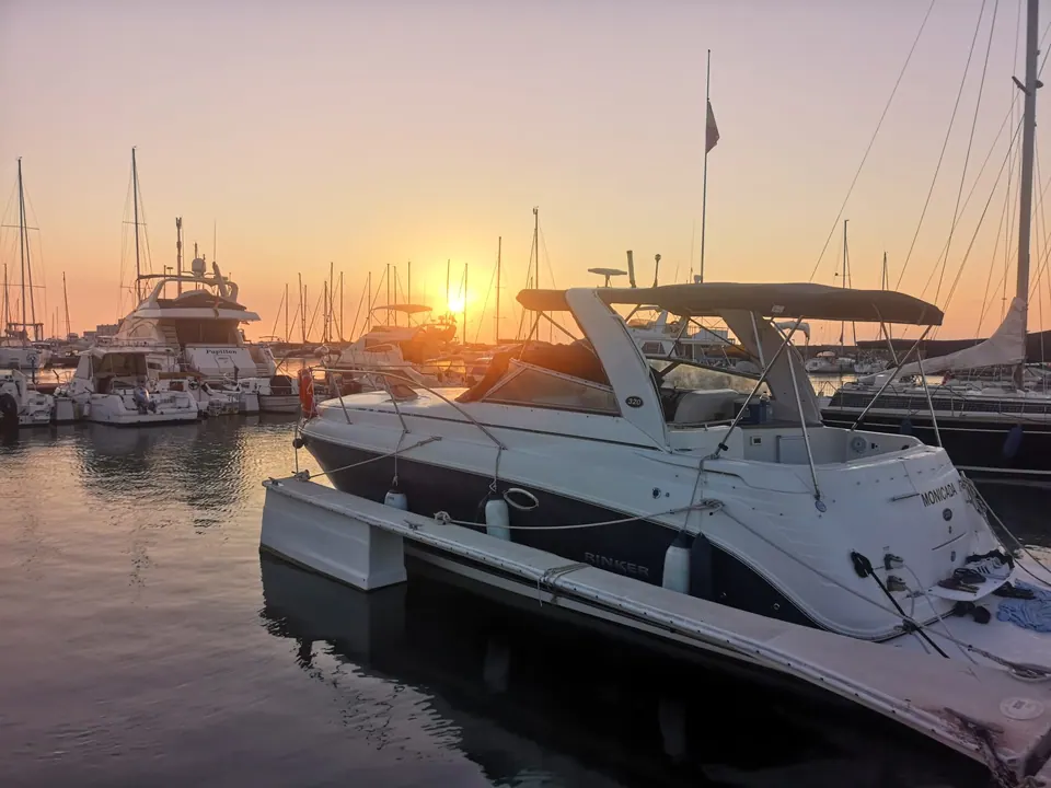 Rinker 320 Fiesta Vee